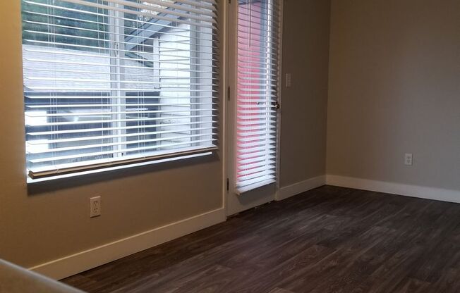 2 beds, 2 baths, 916 sqft, $1,550, Unit 243