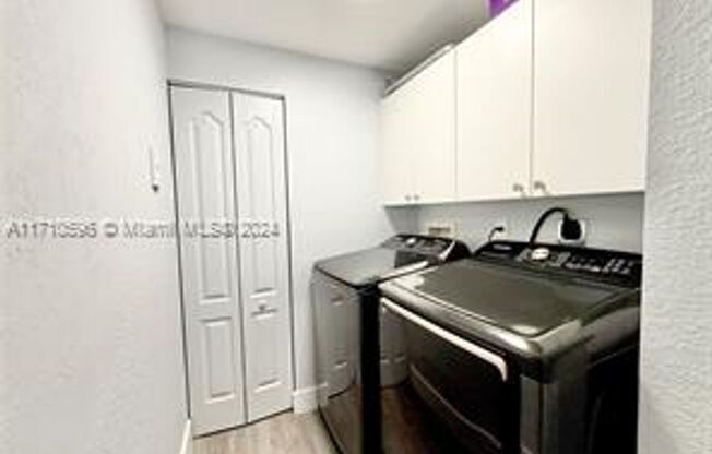 2 beds, 2 baths, 1,710 sqft, $3,400, Unit 10770 NW 66th St appt 403 (A11710596)