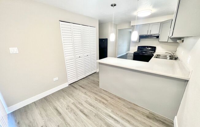 2 beds, 1 bath, 848 sqft, $1,625