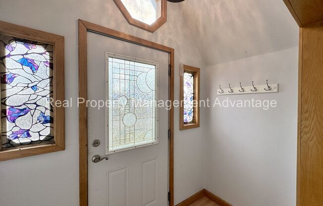 Charming Royal Oak Rental – Modern Comforts and Ideal Location