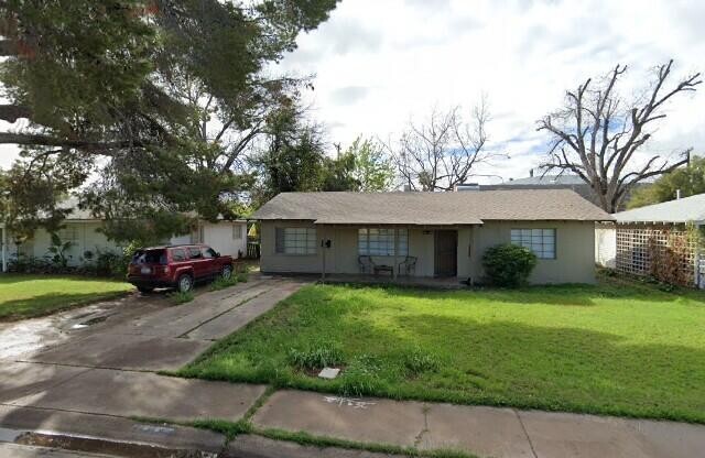 1341 E HALL ST