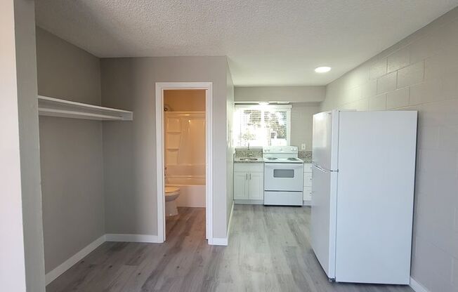 Studio, 1 bath, 330 sqft, $805.5, Unit #36