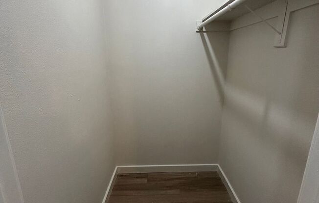 1 bed, 1 bath, 700 sqft, $1,224, Unit ELP2200-102