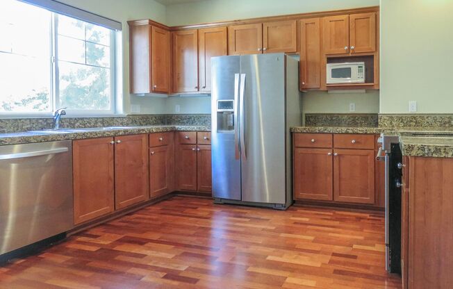 **No Rent Until February!! 2 Bedroom Townhome Available Now  !! Inquire today for tour !