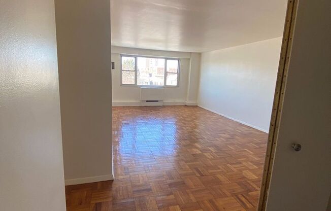 1 bed, 1 bath, $2,200, Unit 5D