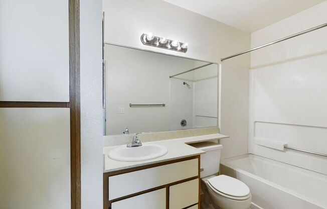 1 bed, 1 bath, 642 sqft, $1,450, Unit E219