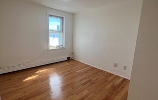 2 beds, 1 bath, $2,250, Unit 3