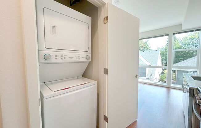 Studio, 1 bath, 240 sqft, $1,475, Unit 504
