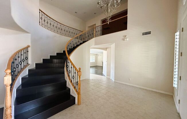 GORGEOUS 2 STORY HOME WITH A GRAND ENTRY & GOLF COURSE VIEW LOCATED INSIDE THE COMMUNITY OF RHODES RANCH