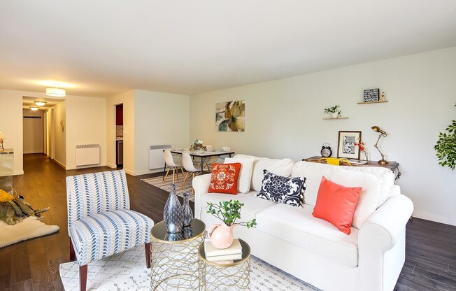 CLICK "REQUEST A TOUR" NOW!