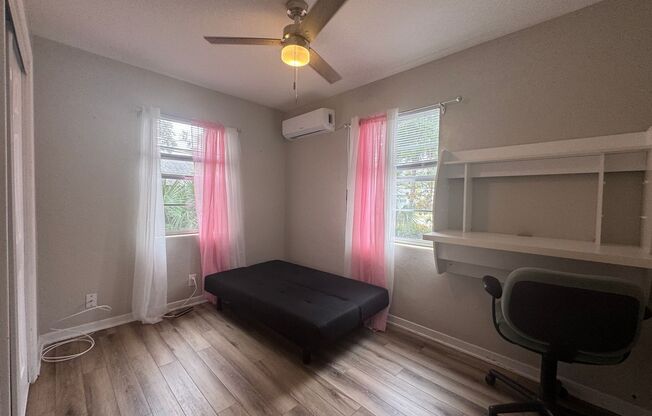 2 beds, 1 bath, $1,700, Unit A