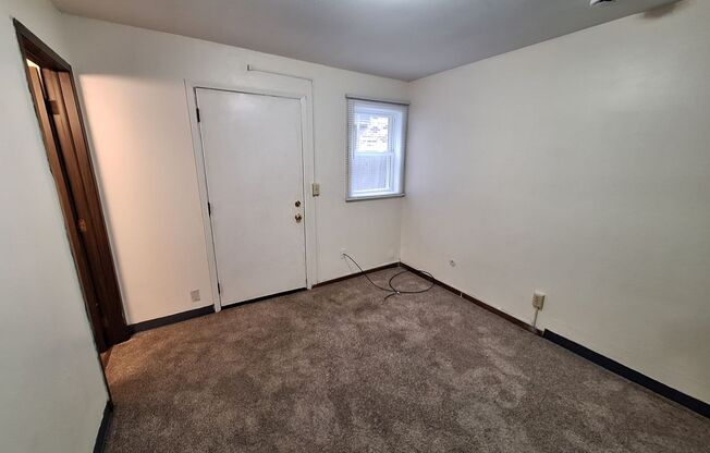 Studio, 1 bath, $490, Unit 03