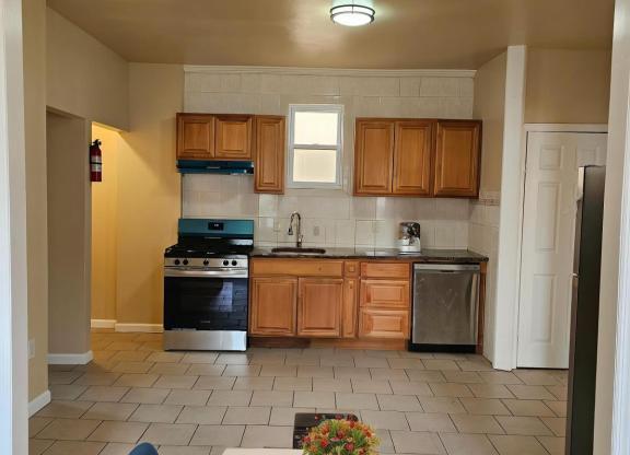 4 beds, 2 baths, $3,100