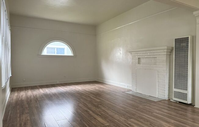 Endearing 2/1 Available Now!!!