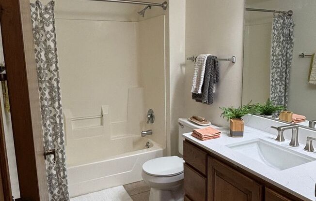 2 beds, 2 baths, 1,040 sqft, $1,825, Unit 20