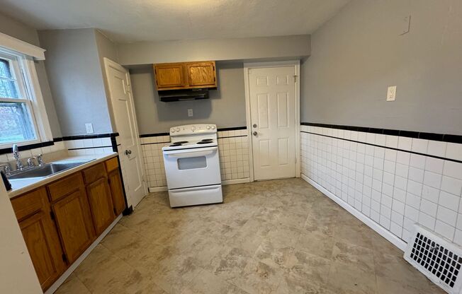 2 beds, 1.5 baths, $995