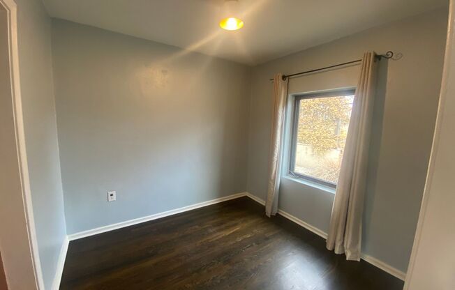 2 beds, 1 bath, $2,595