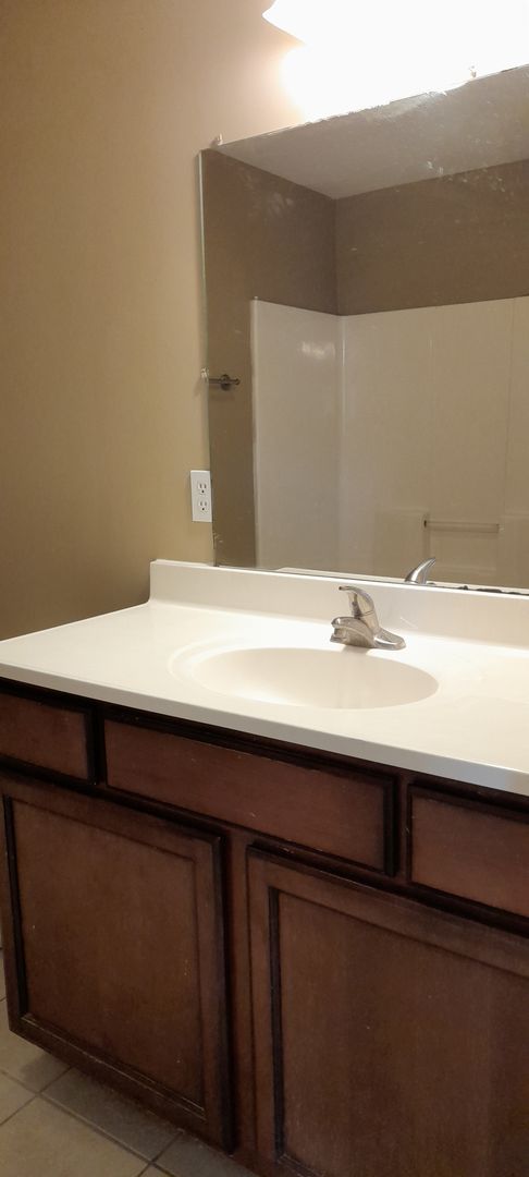 3 beds, 2.5 baths, 1,320 sqft, $1,400, Unit 1491 Shelby Circle