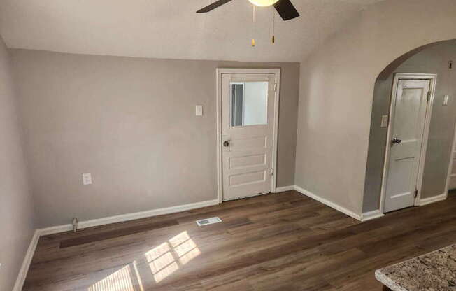 224 E JACKSON AVE