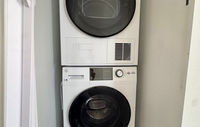 Studio, 1 bath, 600 sqft, $1,050, Unit 408