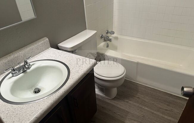 2 beds, 1 bath, $1,195, Unit 1422