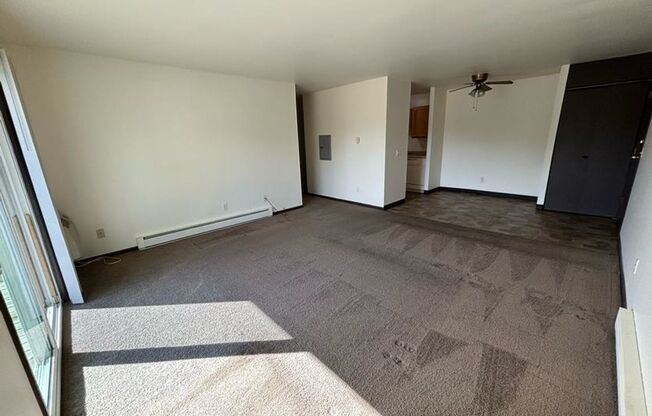 2 beds, 1 bath, $1,350, Unit 5