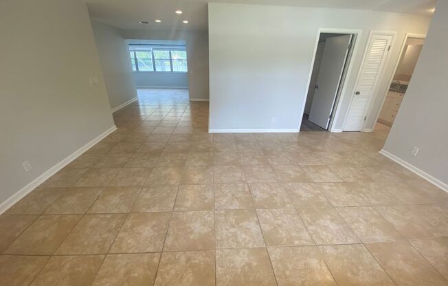 Lakeview Florida Room & Fenced Yard – 3BR Gem