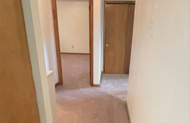 2 beds, 1 bath, 903 sqft, $1,340, Unit J-10