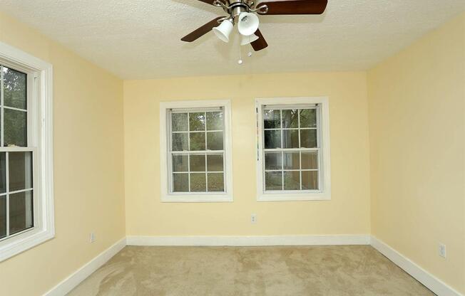 STUDENTS - Now Pre-Leasing for 25-26