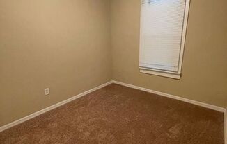 3 beds, 1 bath, $995