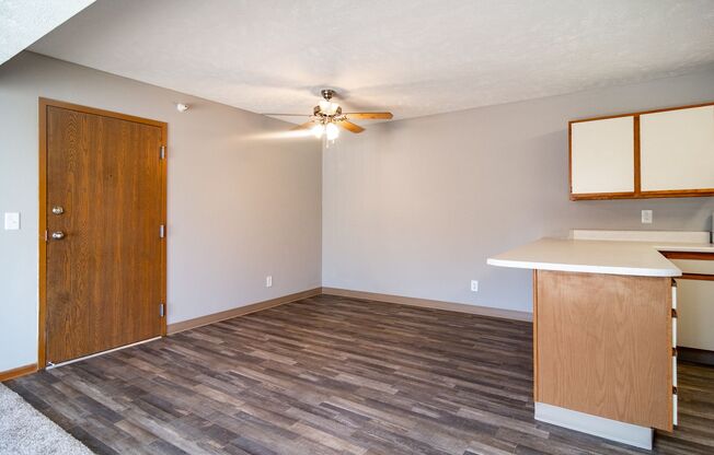 3 beds, 2 baths, 1,100 sqft, $1,156, Unit 0208