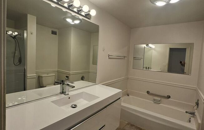 1 bed, 1 bath, 805 sqft, $3,500, Unit 210