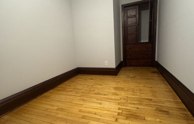 2 beds, 1 bath, 1,020 sqft, $1,495, Unit 905-26