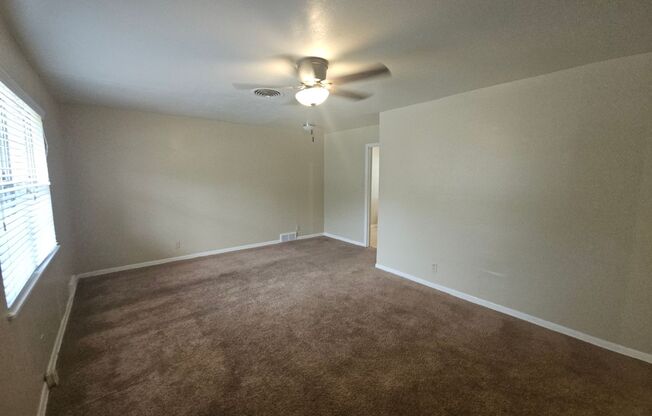 Cozy 2 bedroom 1 bathroom house with 1 car garage in North Richland Hills