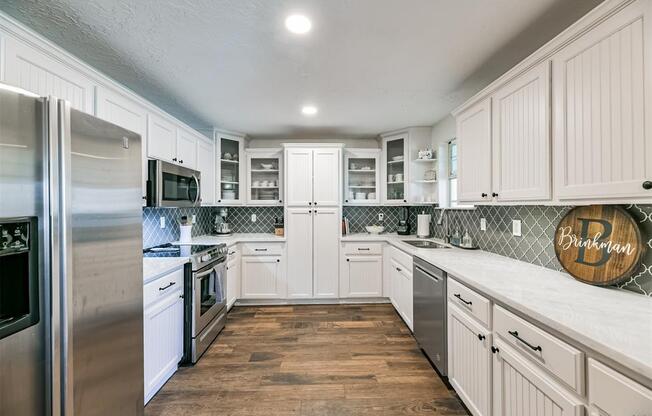 802 MARY ANN DR