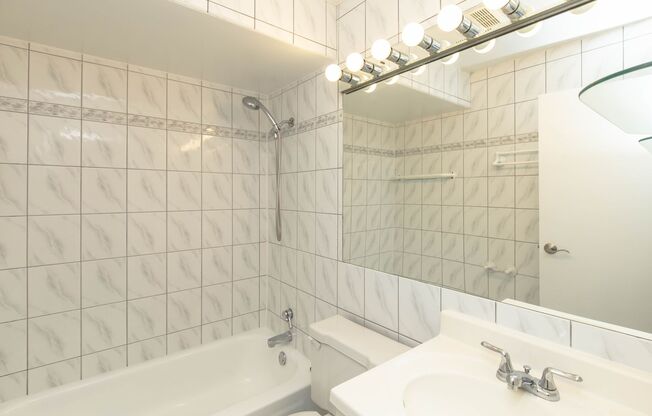 1 bed, 1 bath, $1,900, Unit 203