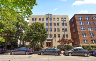 Bright Two Bedroom Dream in Dupont!