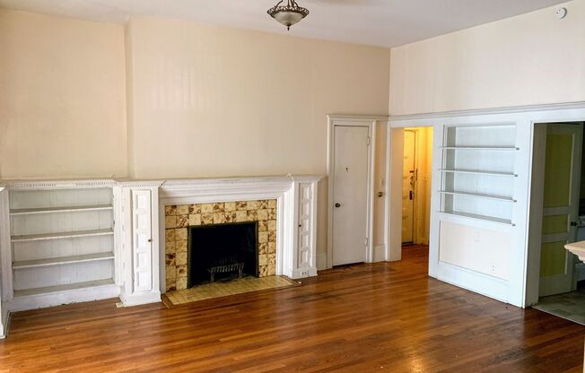 2 beds, 1 bath, 740 sqft, $995, Unit 03