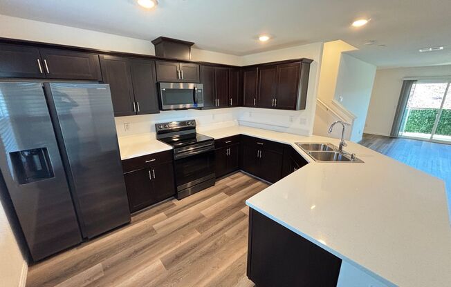 Beautiful 3Bed/3Bath Townhome located in Enterprise/Southern Highlands–Southwest Henderson border area.