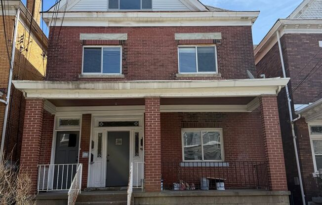 826 Collins