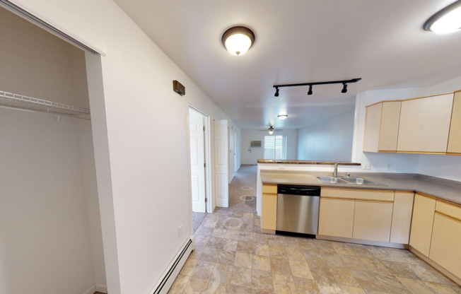 2 beds, 1 bath, 840 sqft, $1,525