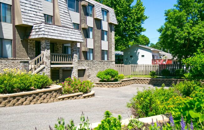 1 bed, 1 bath, 694 sqft, $1,150, Unit 25-107