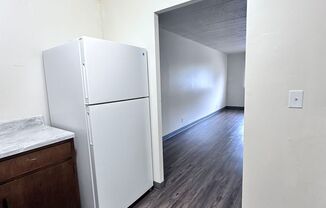 3 beds, 1 bath, $980, Unit Pine Cone Village B-11