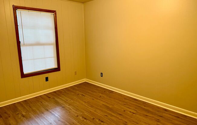 2 bedroom/1 bath New paint and floors.