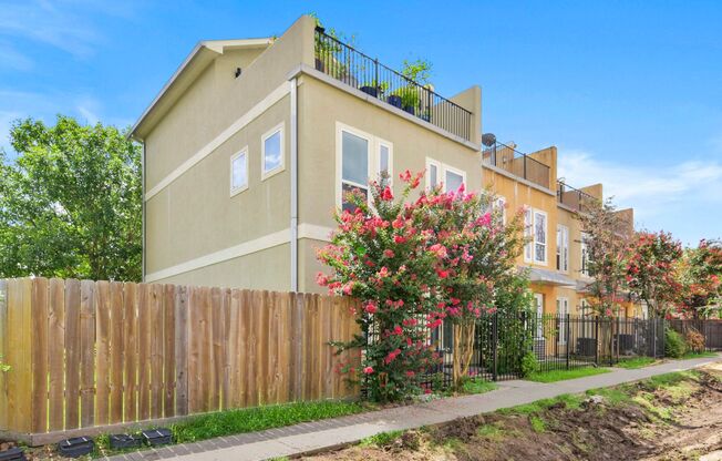 Luxury & Location: Spacious Home Minutes from Houston Hotspots