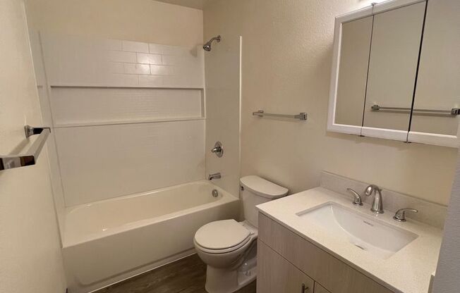 2 beds, 1 bath, 669 sqft, $1,260, Unit 42