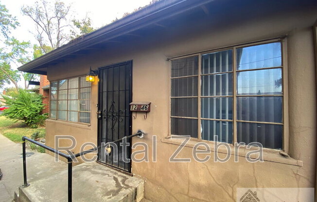 1246 W 19 ST