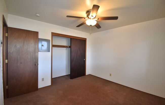 2 beds, 1 bath, $1,150, Unit 948 Vine St. #2