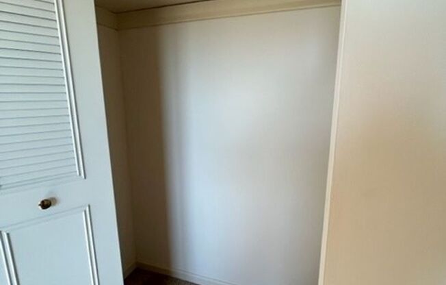 2 beds, 1 bath, 900 sqft, $1,525, Unit 933