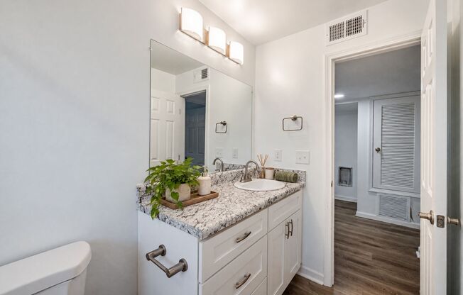 3 beds, 2 baths, 1,200 sqft, $1,995, Unit 2290-03